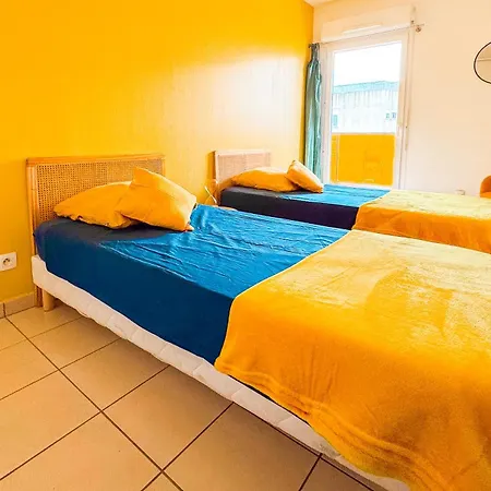 Bel Climatise Avec Parking Apartment