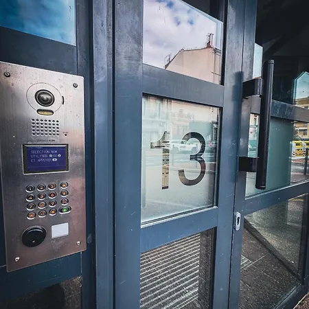 Apartment Bel Climatise Avec Parking *
