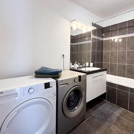 Bel Climatise Avec Parking Apartment *
