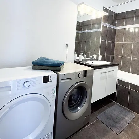 Neuf Climatisé Avec Parking Apartamento