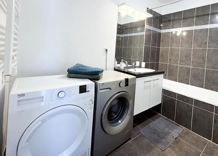 Bel Climatise & Parking Apartment